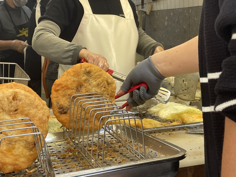 西安佑記菜盒探店｜韭菜粉條與網紅小吃的完美組合