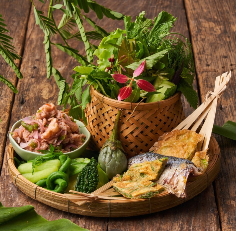 CentralWorld 必吃 14 家泰式餐廳推薦：從米其林名店、傳奇咖哩蟹到經典家常菜一次收藏