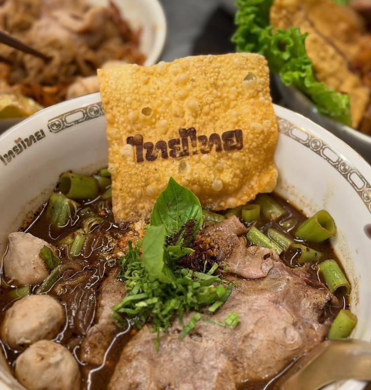 8 間 BTS 附近必吃牛肉、鴨肉與船麵推薦｜在地人也會一再回訪的暖心麵店