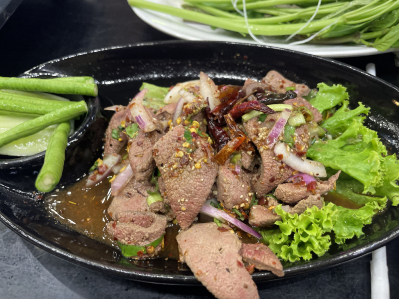 Ruay Loodlok (รวยข้าวต้มหลุดโลก): A Late-Night Thai Hot Pot in Huai Khwang, Bangkok